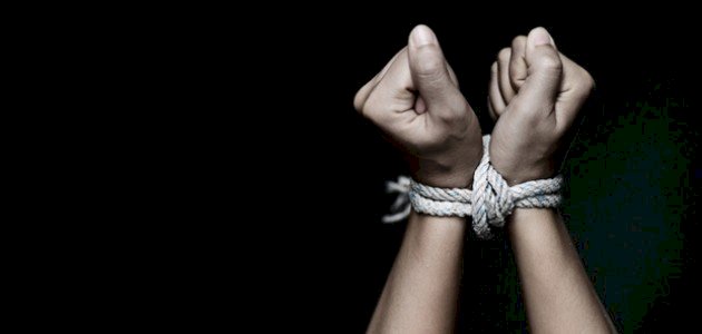 أسباب انتشار ظاهرة الاتجار في البشر