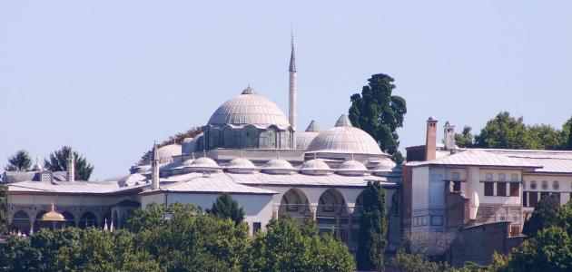 أين يقع قصر طوب قابي في إسطنبول