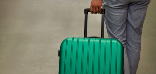 الفرق بين الإبعاد والترحيل في السعودية