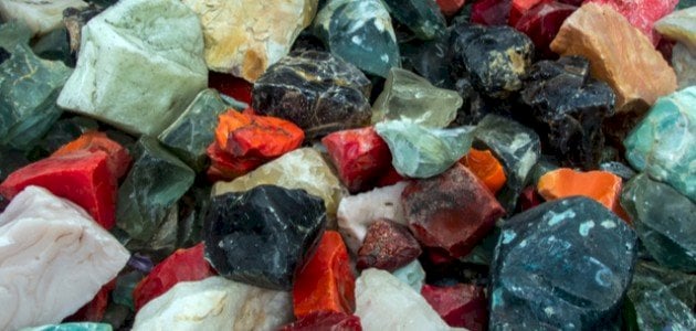 الفرق بين المعادن والصخور