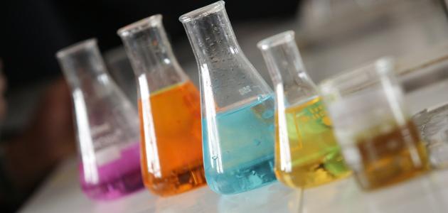 تجارب كيميائية عن تغير اللون