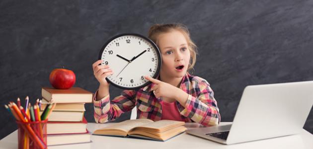 شرح فوائد تنظيم الوقت للأطفال