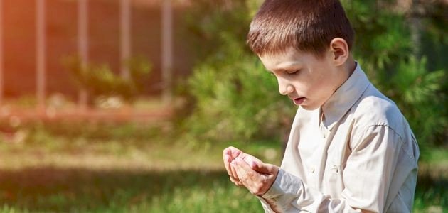 شرح مفهوم الإيمان بالله للأطفال
