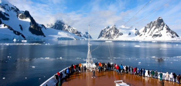 صعوبات الحياة على القطب الجنوبي والشمالي