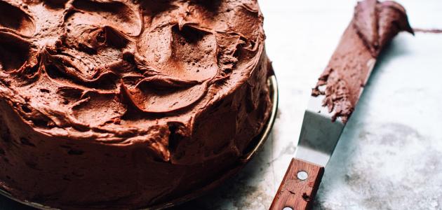 طريقة عمل صوص الشوكولاتة على الكيك