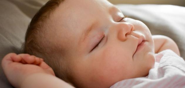 عدد ساعات نوم الطفل في الشهر الرابع