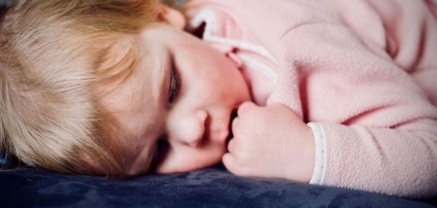 عدد ساعات نوم الطفل في عمر سنه ونصف