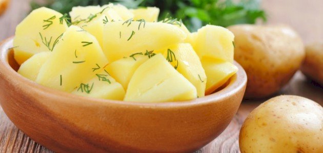 فوائد البطاطا المسلوقة هل تختلف عن فوائد البطاطا المقلية؟