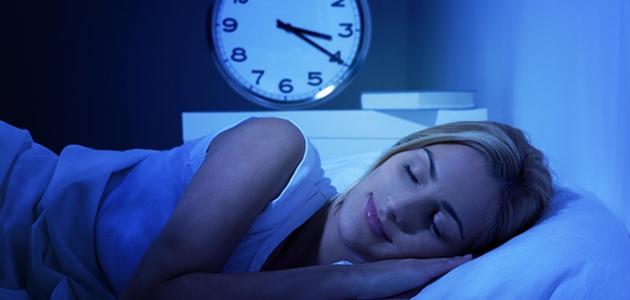 فوائد النوم في الليل