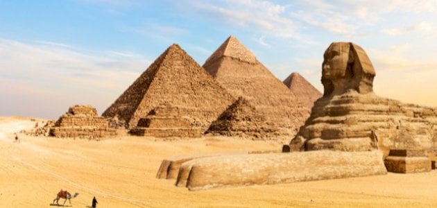 كيف تم بناء الاهرامات المصرية