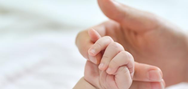 كيفية التعامل مع الطفل حديث الولادة