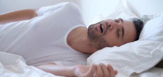 ما أسباب الشخير أثناء النوم