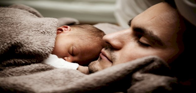 نصائح لنوم كافي بعد إنجاب طفلك